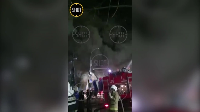 В бывшей гостинице в Саратове произошел крупный пожар