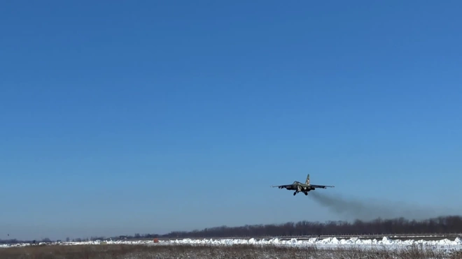 Минобороны показало, как Су-25 выполняет "змейку"