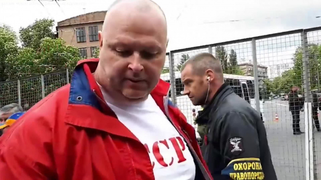 Украинец получил срок за футболку с гербом СССР