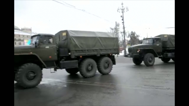 Москва в осаде силовиков и бронетехники перед акцией оппозиции на Пушкинской