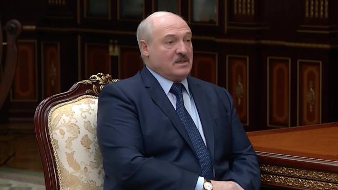 Лукашенко заявил, что Белоруссия "не рухнет на колени"