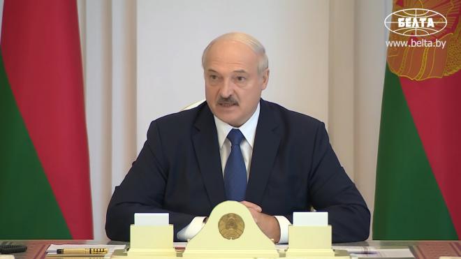 Путин уведомил Лукашенко о переговорах с Меркель и Макроном 