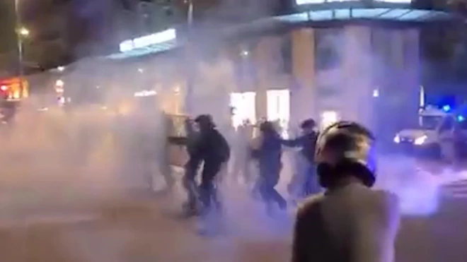 В Париже начались столкновения радикалов с полицией