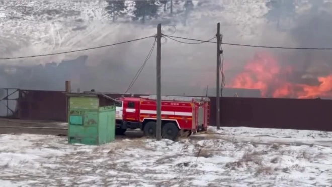 В Иркутской области загорелся склад пиломатериалов