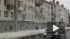 На женщину с грудным ребенком в Великом Новгороде обрушилась ледяная глыба