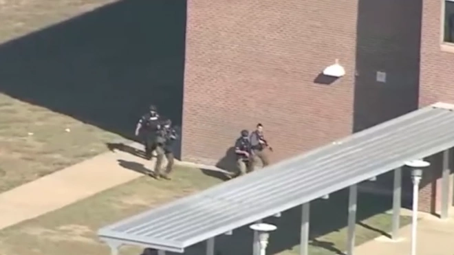 При стрельбе в школе в Техасе могли получить ранения 3 человека