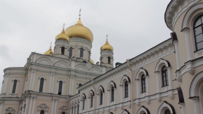 В Новодевичьем монастыре Петербурга освятили новый храм  в честь явления Божией Матери преподобному Сергию