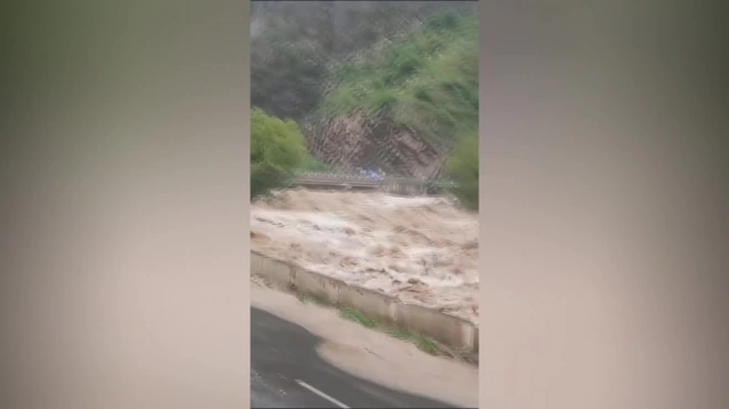 Наводнение разрушило мосты и дороги на севере Армении