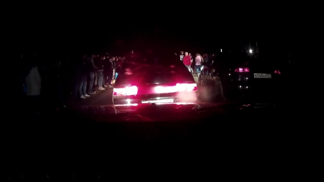 Очевидцы опубликовали видео нелегальных ночных автогонок в Подмосковье