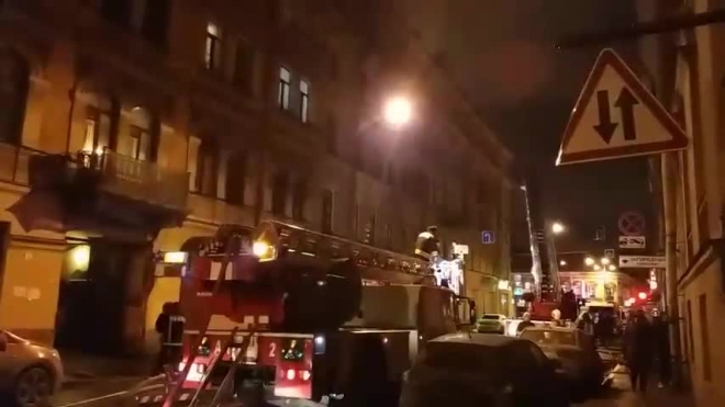 Видео: В страшном пожаре на Ломоносова пострадала беременная женщина