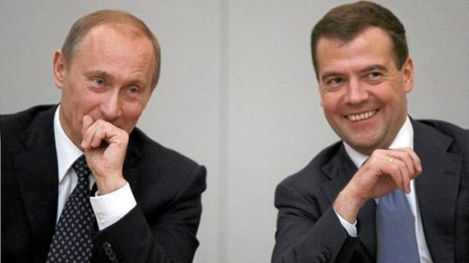 Человек-дерево превратился из Медведева в Путина