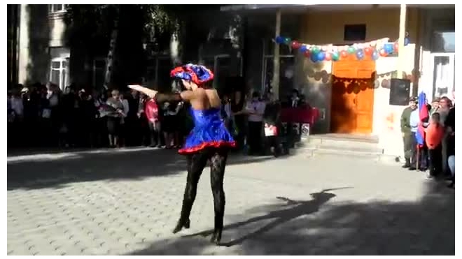 Фривольный танец 1 сентября в Воронеже шокировал родителей