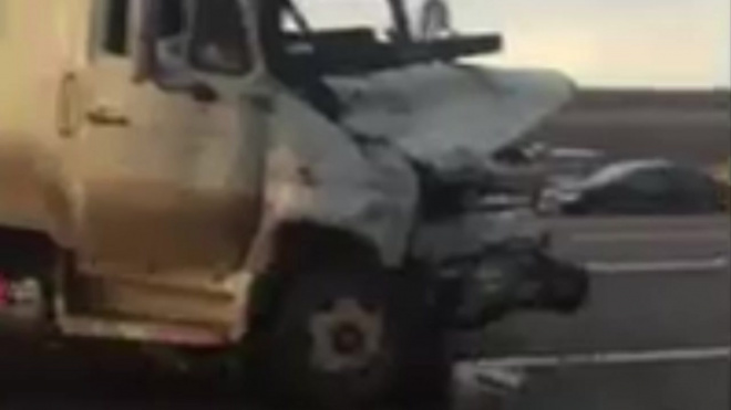 На Ставрополье водитель грузовика уснул за рулем и протаранил микроавтобус, 6 человек погибли