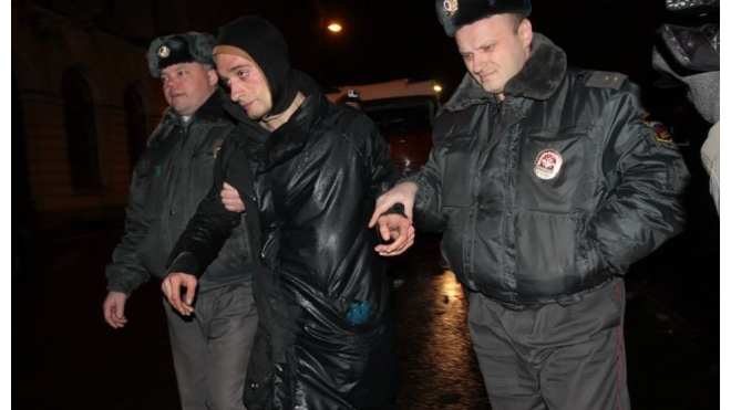 Квартиру Петра Павленского, устроившего Майдан в Петербурге, обыскали правоохранители