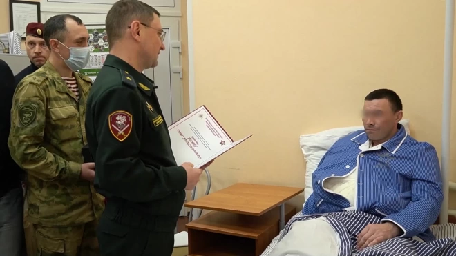 Петербургского росгвардейца, получившего ранение на Украине, поздравили с днем рождения