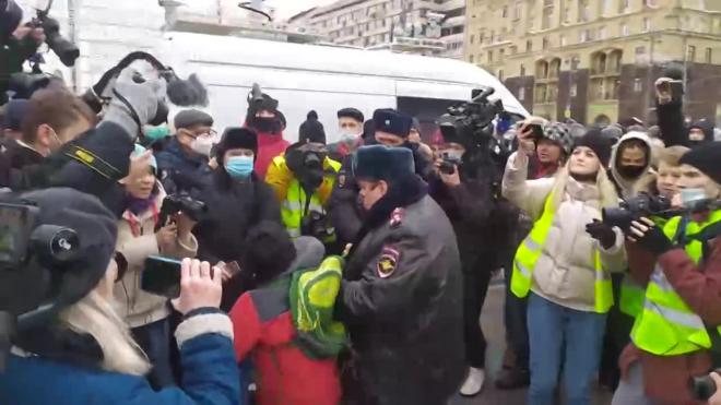 В Москве выясняют подробности задержания подростка на незаконной акции