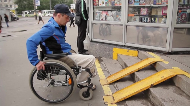 Сотрудники петербургского метрополитена испортили инвалиду коляску