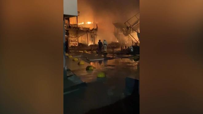 В торговом здании в Сочи ликвидировали открытое горение