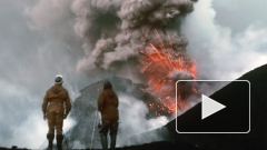Лава вулкана Плоский Толбачик перерезала дорогу ученым и туристам
