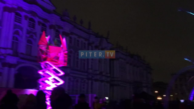 Фестиваль "Чудо света" на Дворцовой посетили более 200 тысяч человек