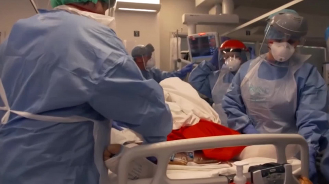 Борьба врачей с коронавирусом в реанимации попала на видео