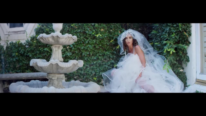 Ольга Бузова снялась голой в своем новом клипе на песню "Хит-парад"