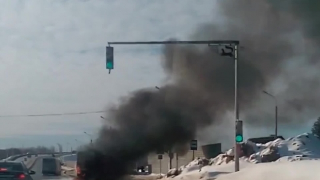 Видео: на ходу сгорела маршрутка в Уфе