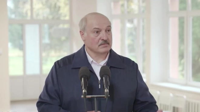 Лукашенко заявил о готовности привиться в ногу белорусской вакциной