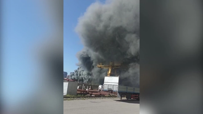 На Витебском проспекте горит производственное здание