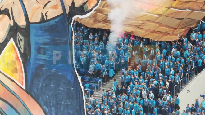 Появилось видео: фанаты "Зенита" устроили "файер-шоу" во время матча с казанским клубом