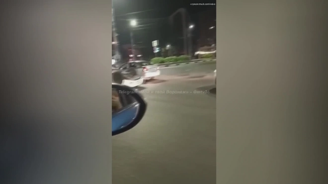 Автомобиль перевернулся после ДТП в Воронеже