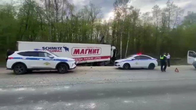 В Саратовской области в ДТП с шестью автомобилями погиб человек