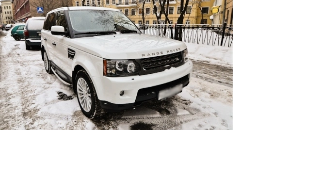 Начальник "Газпромнефти" лишился Land Rover за 5 млн в центре Петербурга