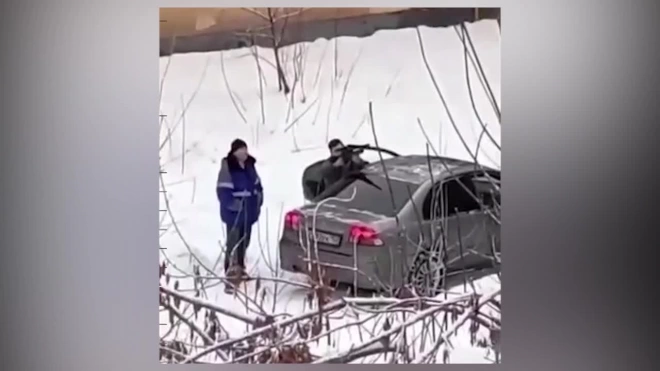 В Нижнем Новгороде полиция ищет мужчину, стрелявшего по сосулькам