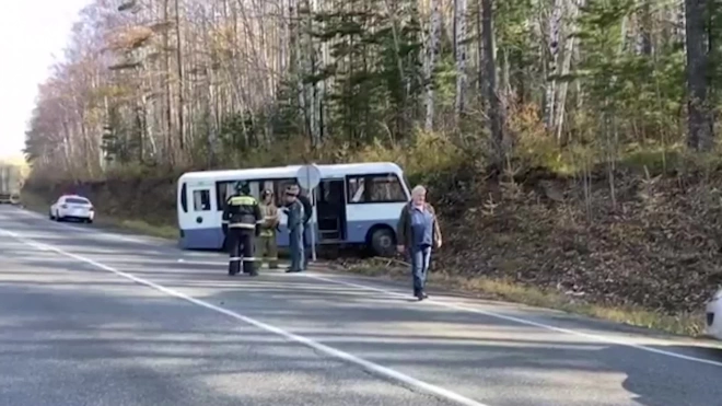 Четыре человека попали в больницу после ДТП с автобусом под Иркутском