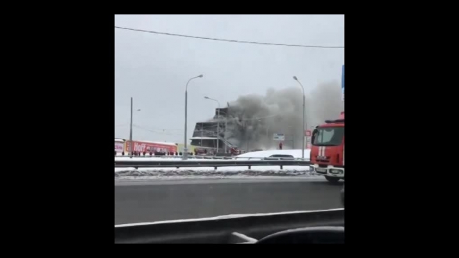 Cтрашный пожар произошел в Москве, горел деревянный макет мельницы