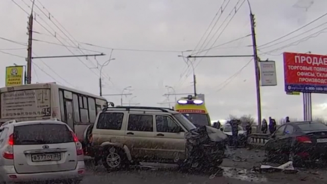 Видео массового ДТП из Вологды: трассу не поделили 4 машины