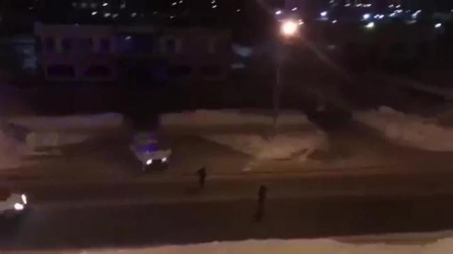 Эффект неожиданности: В Южно-Сахалинске полицейские обстреляли нарушителя снежками