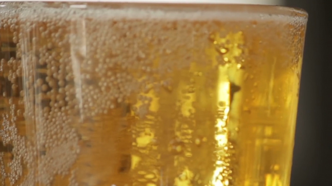 Пивная компания представила первые в мире бумажные бутылки