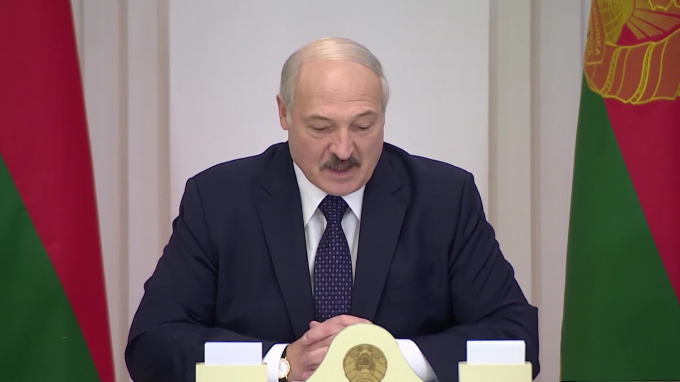 Лукашенко рассказал анекдот про коронавирус, Жириновского