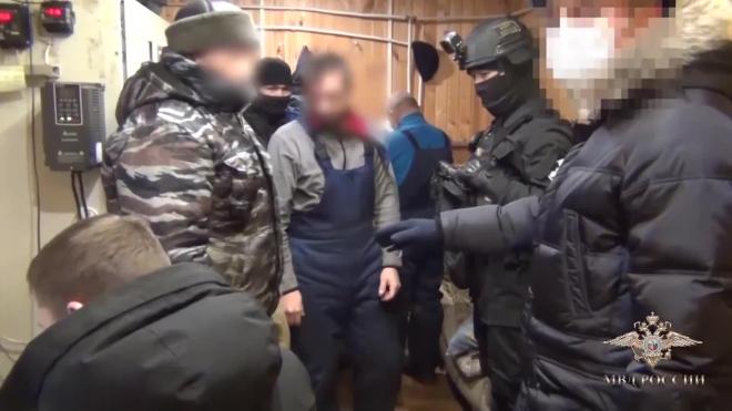 В Якутии оперативники выявили подпольный цех по производству нефтепродуктов