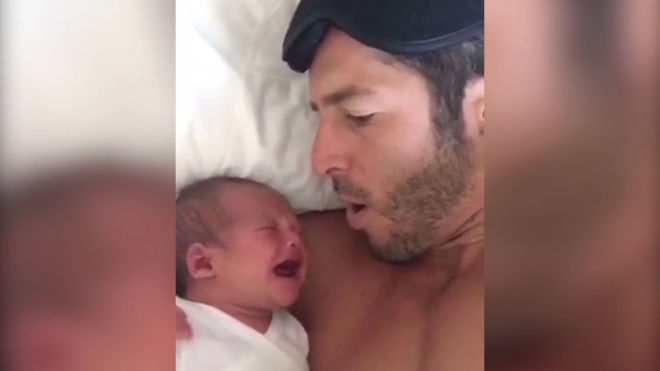 Видео из Калифорнии: Отец нашел способ успокаивать новорожденную дочь за 20 секунд