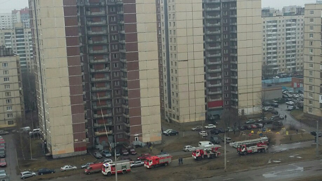 Пожар в общежитии на Наставников: огнеборцы не могли подъехать к дому из-за парковки