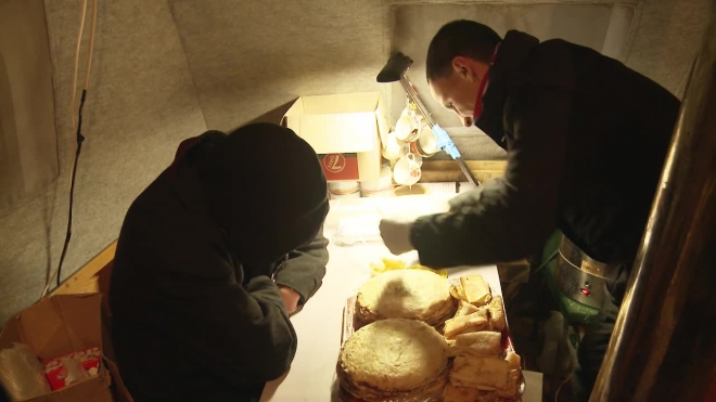 "Ночлежка" собирается угостить петербургских бездомных куличами и пасхальными яйцами