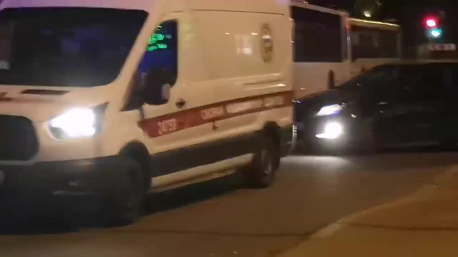 Видео: автоледи на "Ладе" врезалась в трамвай на Буденного