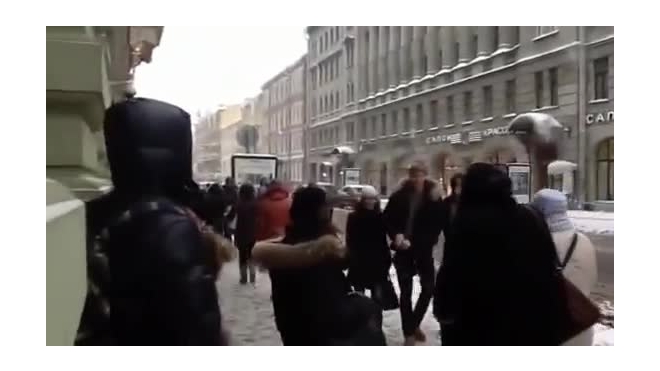 На петербуржцев падают сосульки – один человек погиб, двое ранены