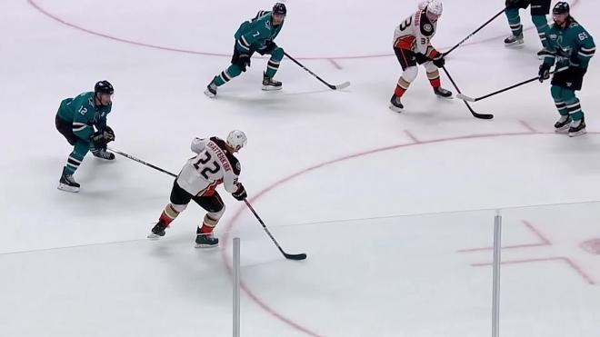 Гол и передача Волкова помогли "Анахайму" обыграть "Сан-Хосе" в матче НХЛ
