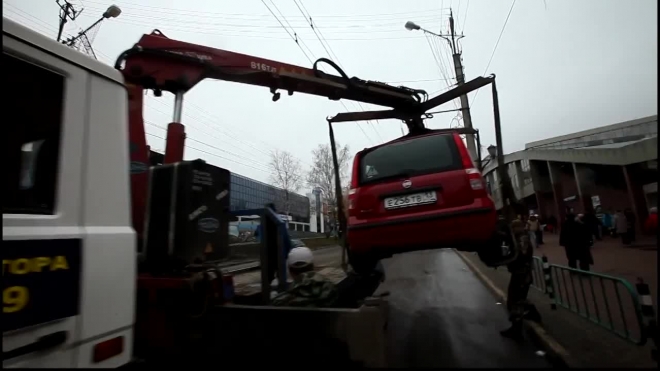В Петербурге ловкие угонщики увели Lexus при помощи эвакуатора