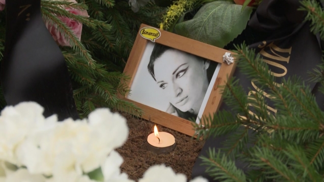 В Петербурге похоронили подруг, разбившихся в Airbus A321. Близкие простились с девушками в морге на Шафировском