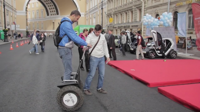 Петербуржцы променяли автомобили на сегвеи и велосипеды